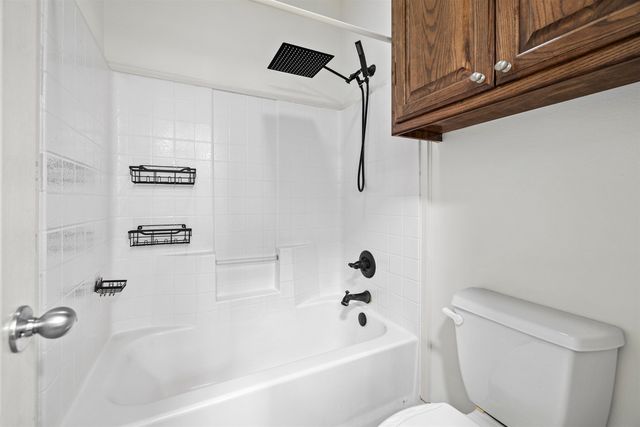 120 Ashbriar Ln, Longview, TX 75605