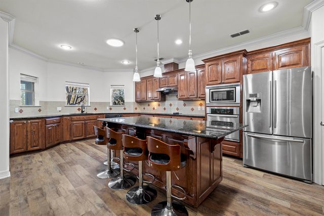 120 Ashbriar Ln, Longview, TX 75605