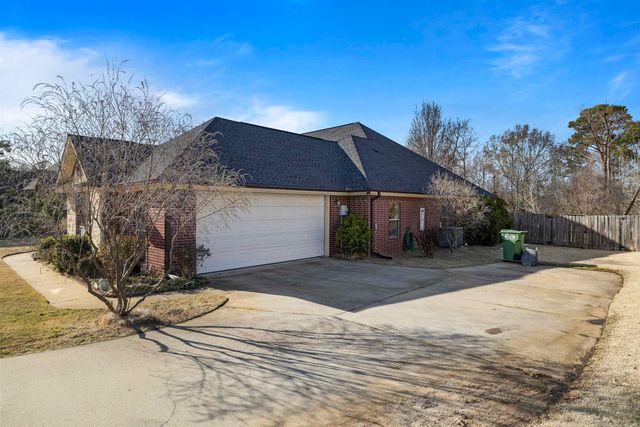120 Ashbriar Ln, Longview, TX 75605