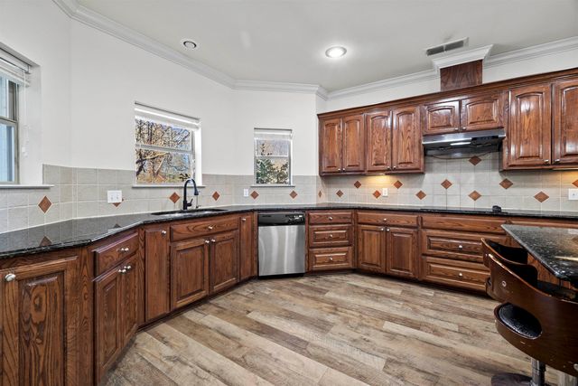 120 Ashbriar Ln, Longview, TX 75605