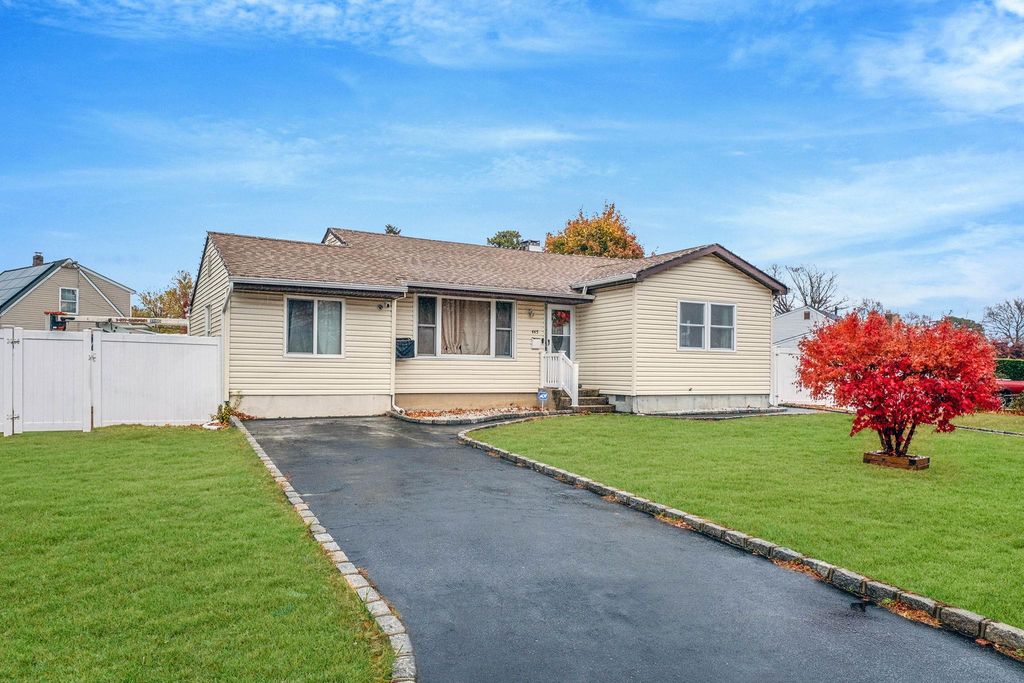 445 Madison Avenue, Brentwood, NY 11717