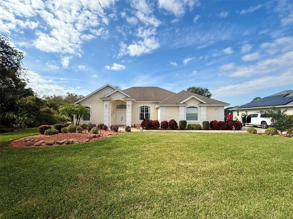 Image 2 of property listing at 3016 MANOR DRIVE, Sebring, FL 33872
