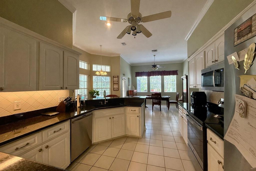 Image 12 of property listing at 3016 MANOR DRIVE, Sebring, FL 33872
