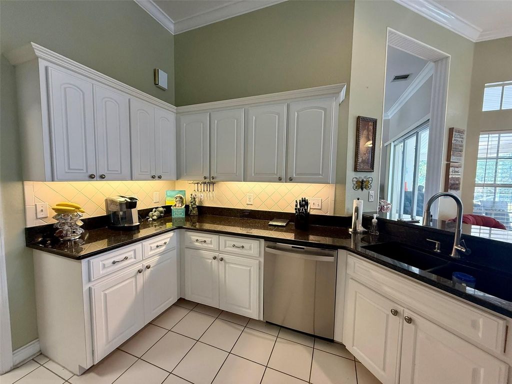 Image 13 of property listing at 3016 MANOR DRIVE, Sebring, FL 33872