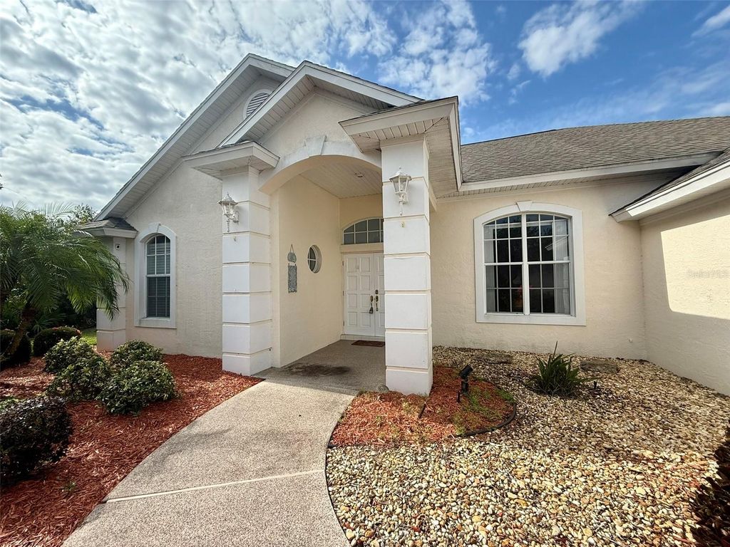 Image 4 of property listing at 3016 MANOR DRIVE, Sebring, FL 33872