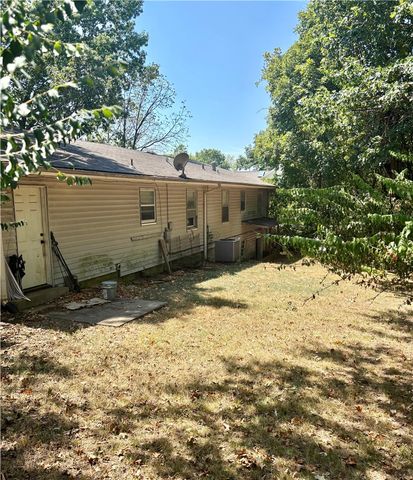 530 E Rebecca Street, Fayetteville, AR 72701