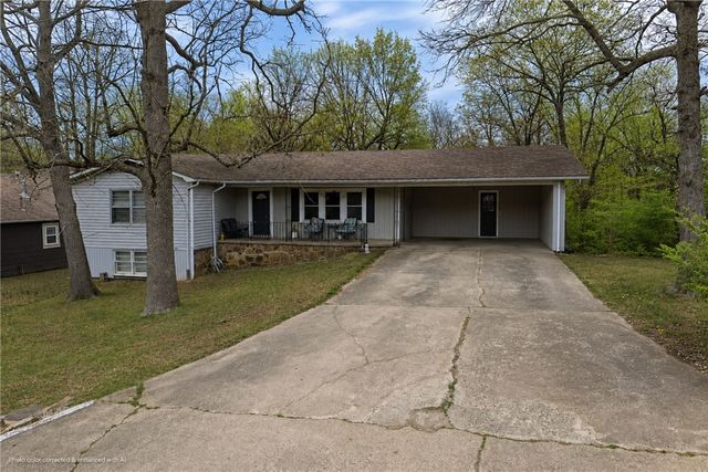 530 E Rebecca Street, Fayetteville, AR 72701