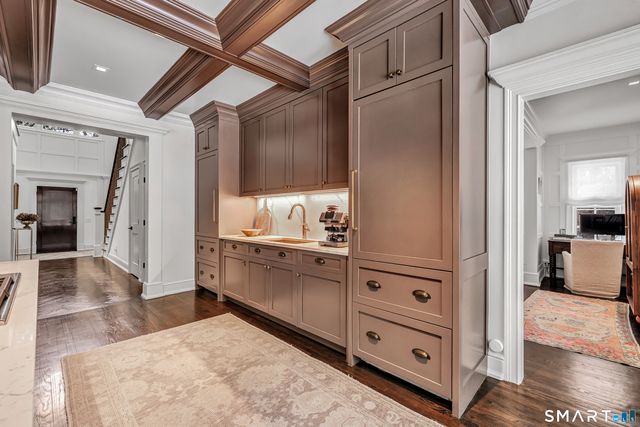 200 Long Meadow Road, Fairfield, CT 06824