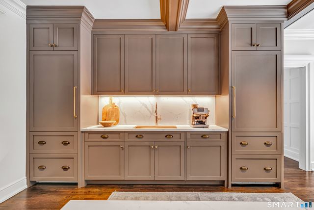 200 Long Meadow Road, Fairfield, CT 06824