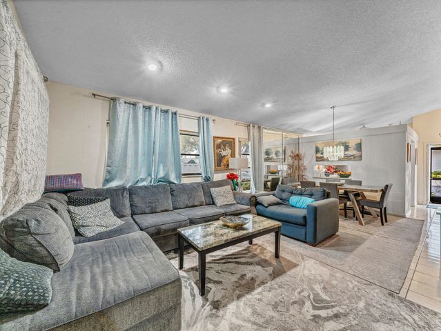 8592 Sunbird Place, Boca Raton, FL 33496