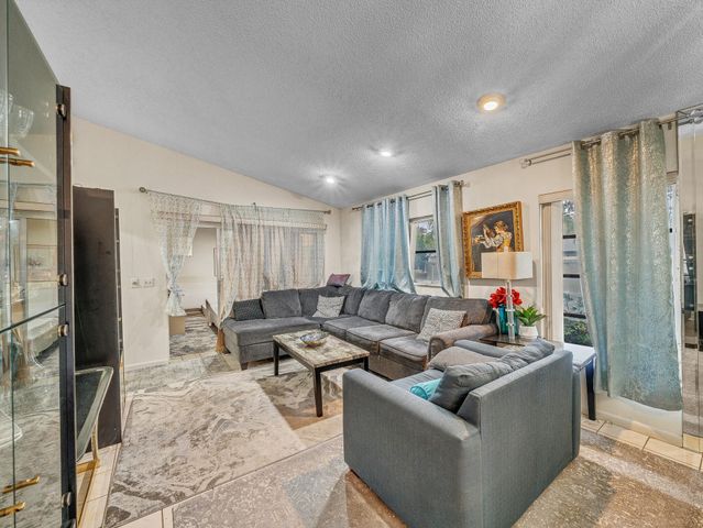 8592 Sunbird Place, Boca Raton, FL 33496