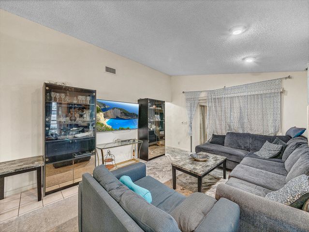 8592 Sunbird Place, Boca Raton, FL 33496