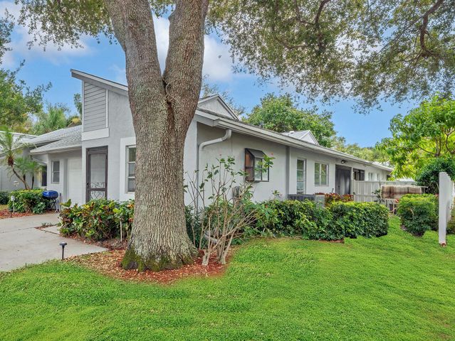 8592 Sunbird Place, Boca Raton, FL 33496