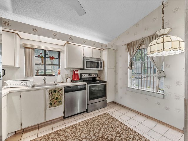 8592 Sunbird Place, Boca Raton, FL 33496