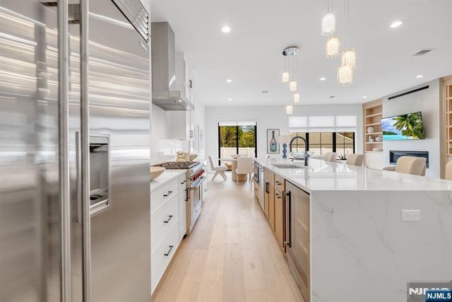 27 Feldman Court, Paramus, NJ 07652