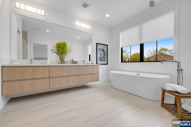 27 Feldman Court, Paramus, NJ 07652