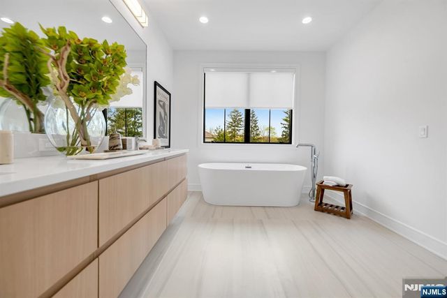 27 Feldman Court, Paramus, NJ 07652