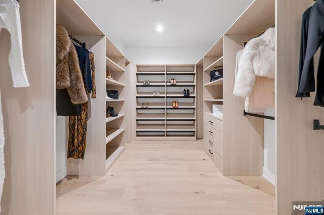 27 Feldman Court, Paramus, NJ 07652