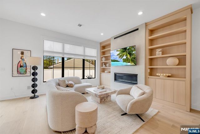 27 Feldman Court, Paramus, NJ 07652