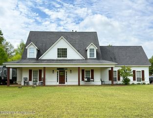 695 Swinnea Lake Drive, Southaven, MS 38672