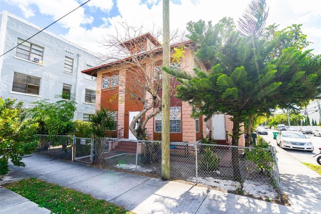 676 SW 1st Street, Miami, FL 33130