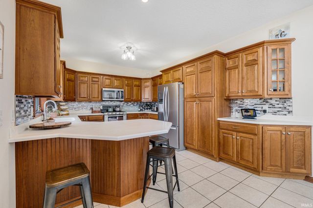 11681 N Venetian Drive, Syracuse, IN 46567