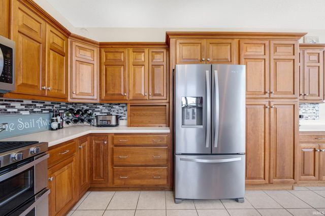11681 N Venetian Drive, Syracuse, IN 46567