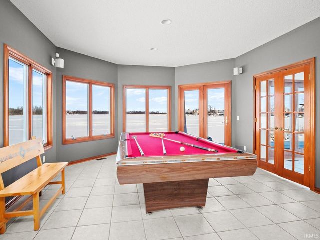 11681 N Venetian Drive, Syracuse, IN 46567