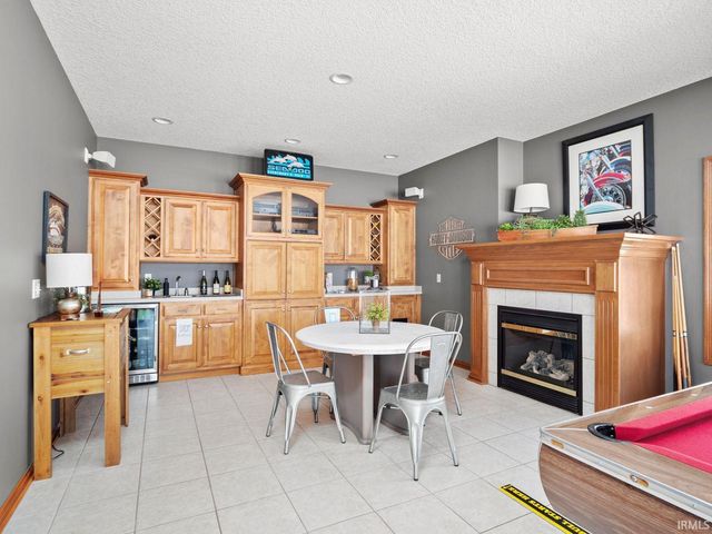 11681 N Venetian Drive, Syracuse, IN 46567