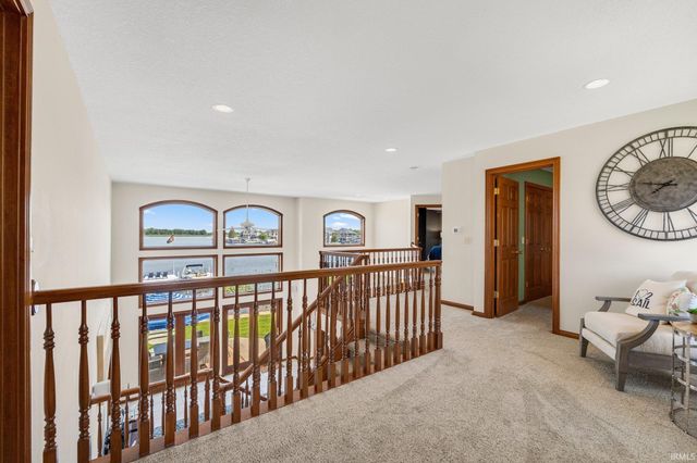 11681 N Venetian Drive, Syracuse, IN 46567