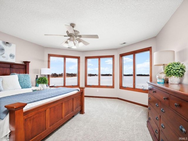 11681 N Venetian Drive, Syracuse, IN 46567