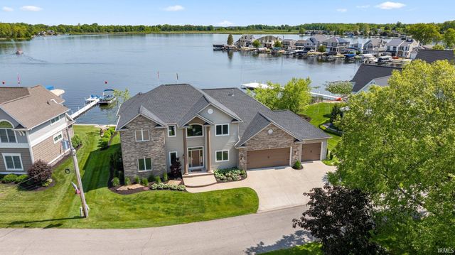 11681 N Venetian Drive, Syracuse, IN 46567