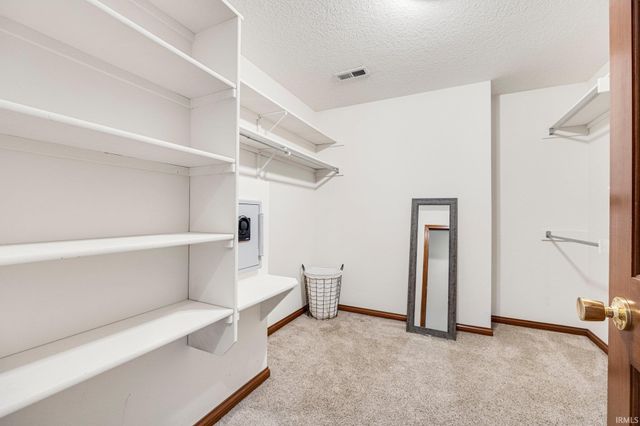 11681 N Venetian Drive, Syracuse, IN 46567