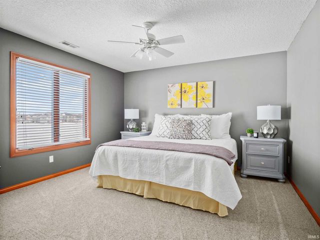 11681 N Venetian Drive, Syracuse, IN 46567