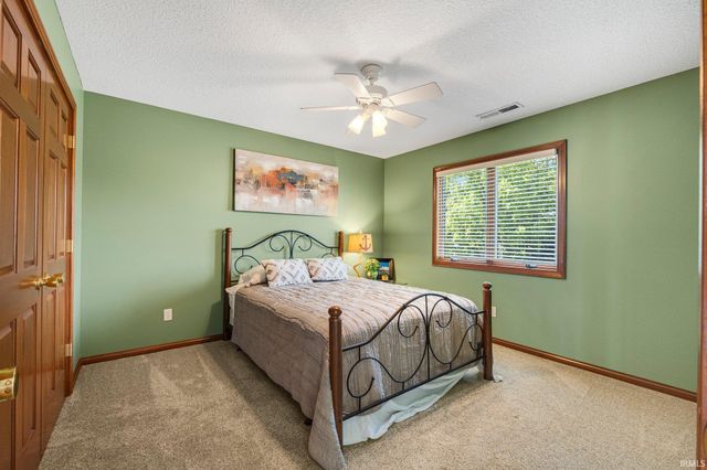 11681 N Venetian Drive, Syracuse, IN 46567