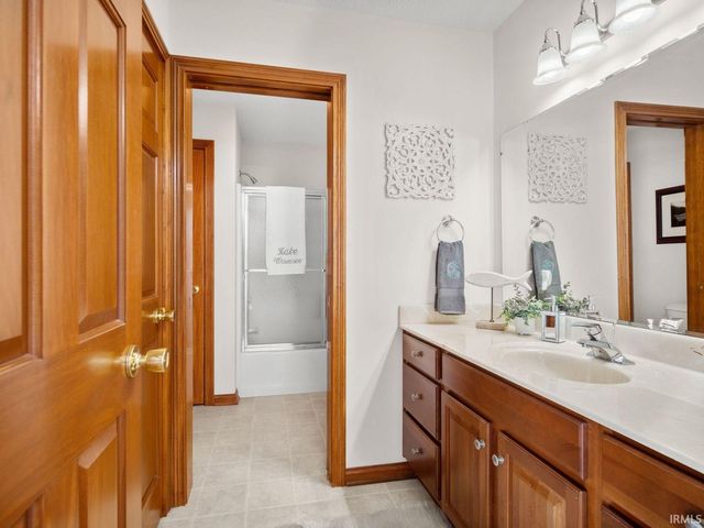 11681 N Venetian Drive, Syracuse, IN 46567