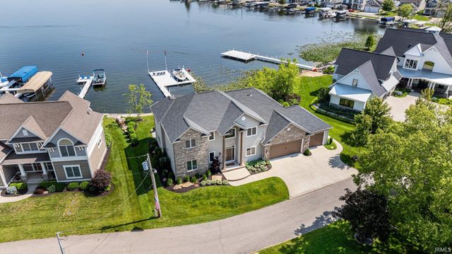 11681 N Venetian Drive, Syracuse, IN 46567