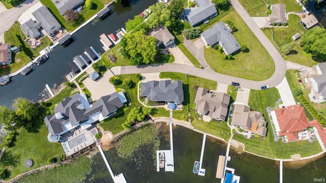 11681 N Venetian Drive, Syracuse, IN 46567