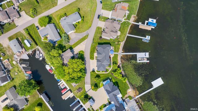 11681 N Venetian Drive, Syracuse, IN 46567