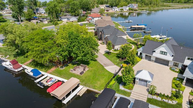 11681 N Venetian Drive, Syracuse, IN 46567