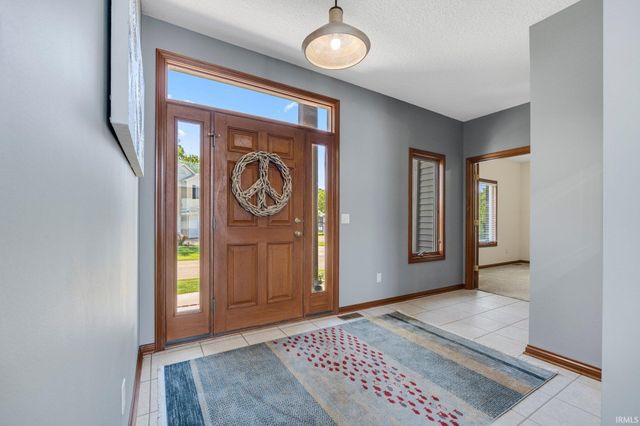 11681 N Venetian Drive, Syracuse, IN 46567