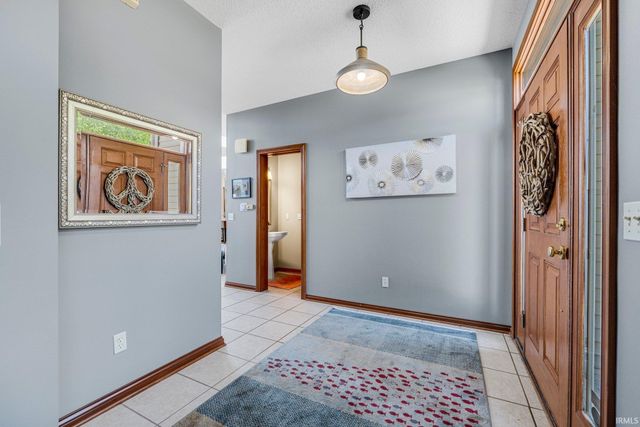 11681 N Venetian Drive, Syracuse, IN 46567