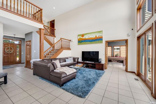 11681 N Venetian Drive, Syracuse, IN 46567