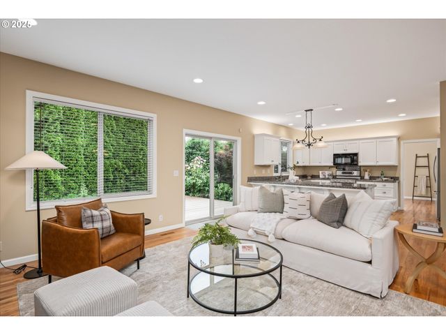 2053 LAKEVIEW Dr, Eugene, OR 97408