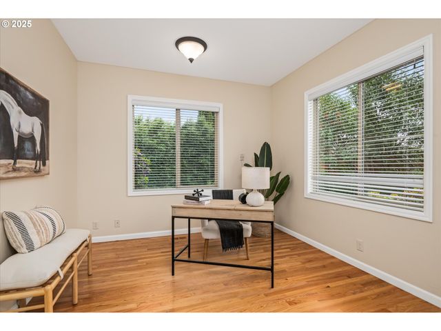 2053 LAKEVIEW Dr, Eugene, OR 97408