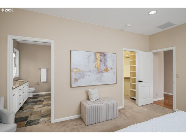 2053 LAKEVIEW Dr, Eugene, OR 97408