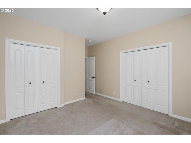 2053 LAKEVIEW Dr, Eugene, OR 97408