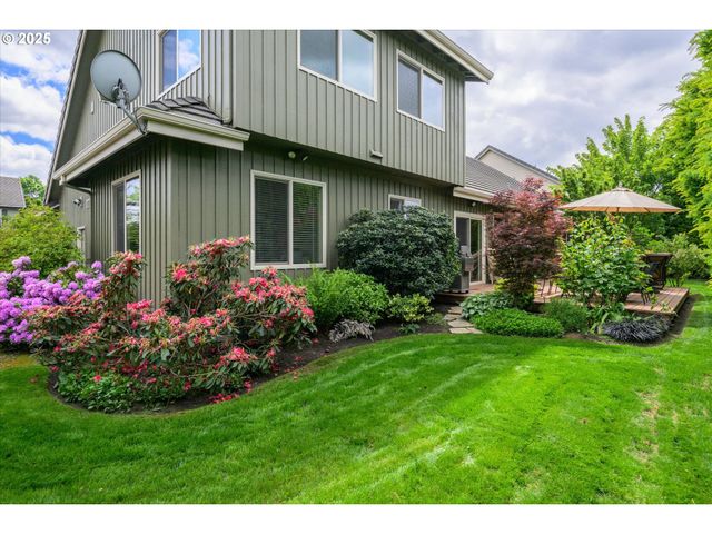 2053 LAKEVIEW Dr, Eugene, OR 97408