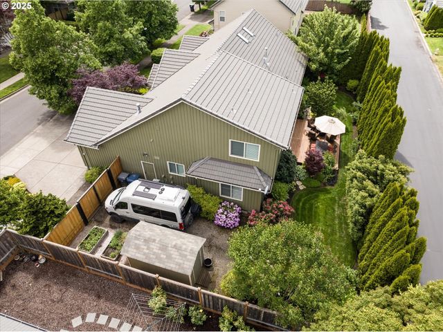 2053 LAKEVIEW Dr, Eugene, OR 97408