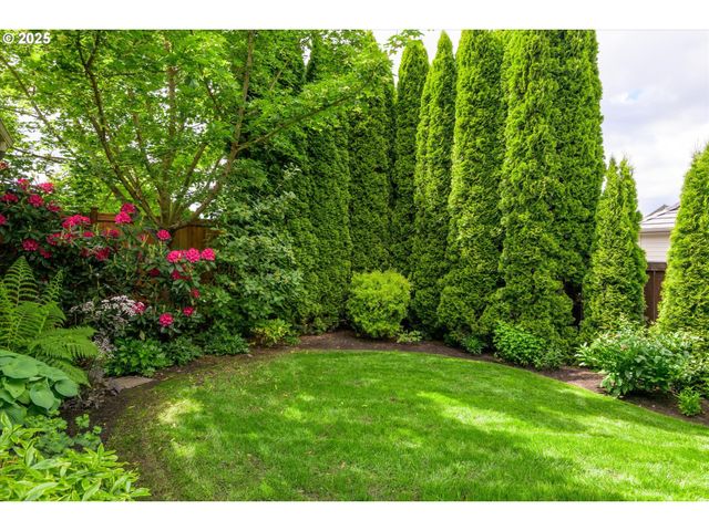 2053 LAKEVIEW Dr, Eugene, OR 97408